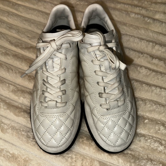 Like New Authentic CHANEL CC White Calfskin Quilted Lace-Up Sneaker Size 37 - Picture 8 of 16